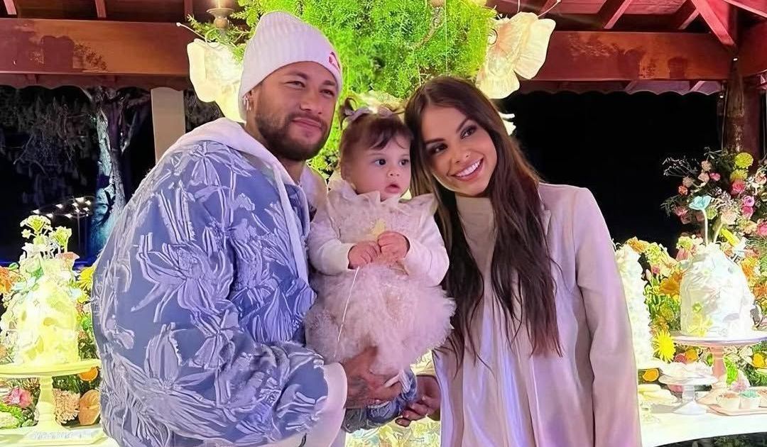 Mãe da 3ª filha de Neymar mostra Helena falando “mamãe”; veja