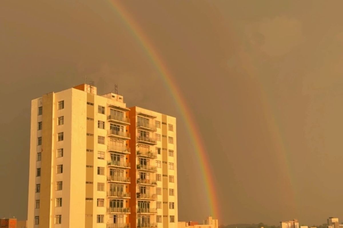 VÍDEO: Arco-íris duplo é registrado no Vale do Paraíba após chuva nesta terça-feira