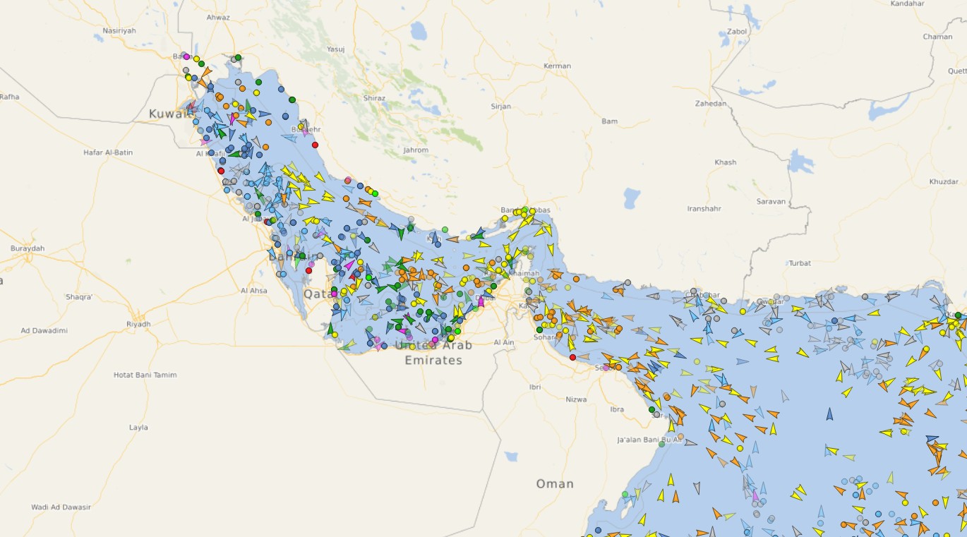 Estreito de Ormuz volta a ter movimentação intensa após trégua; VEJA
