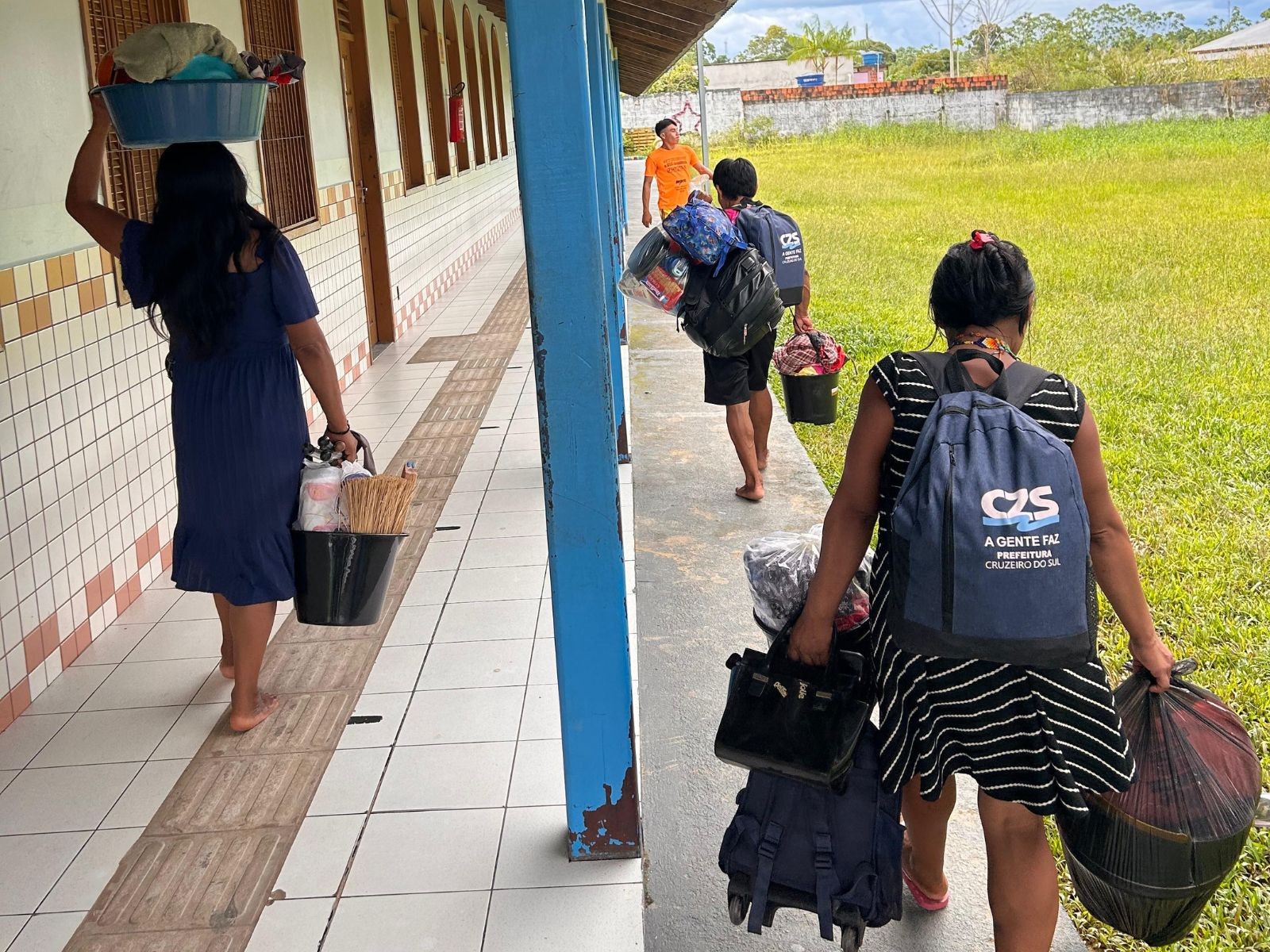 Famílias desabrigadas pela cheia do Rio Juruá começam a voltar para casa em Cruzeiro do Sul