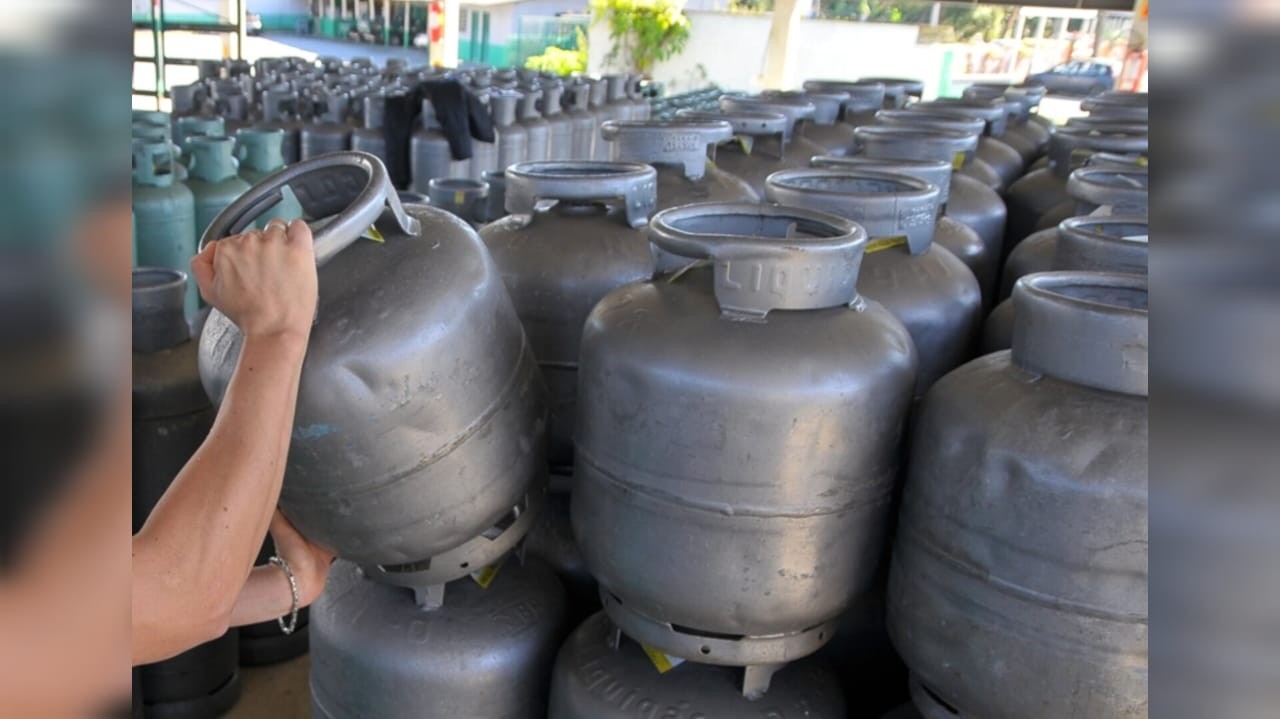 Operação da PF fiscaliza venda de gás e mira preços abusivos no Amazonas