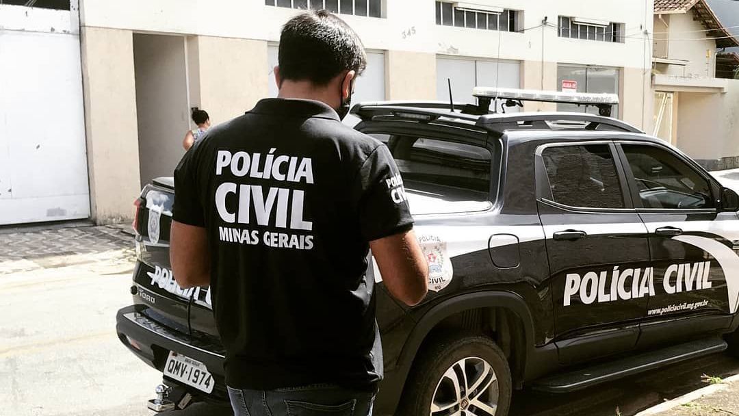 Mão de bebê morto por maus-tratos em MG muda versão e culpa padrasto 