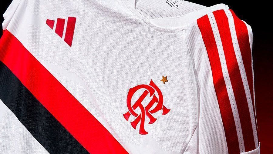 Flamengo lança uniforme para 2026 e batiza camisa reserva com novo nome