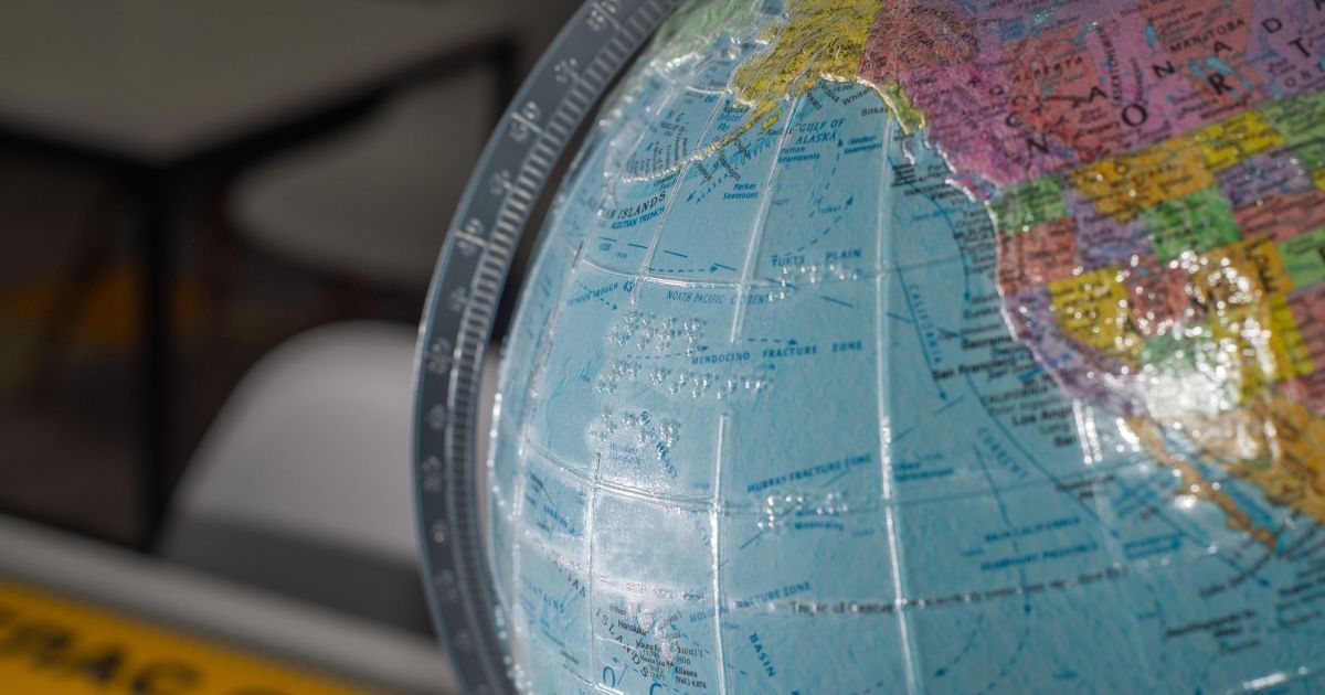 Escolas reforçam pensamento crítico em meio a conflitos globais