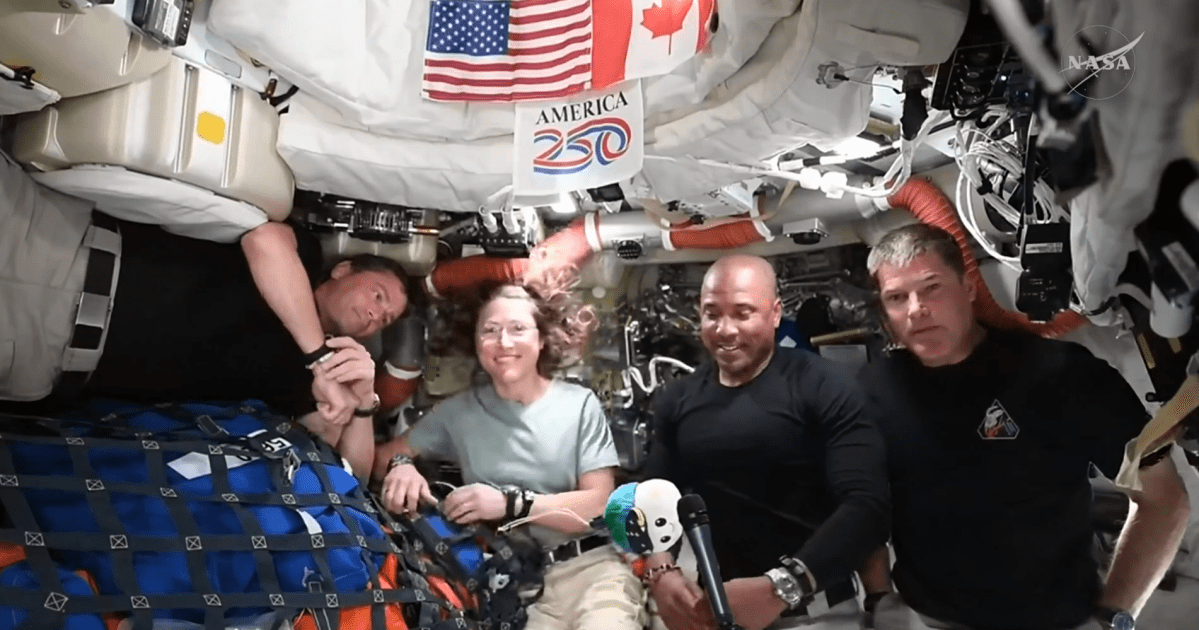 Astronautas da Artemis II acordam com música temática no dia do retorno