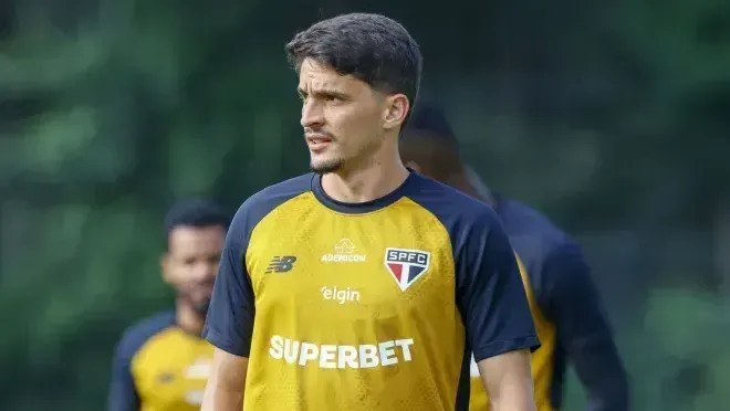 Jogador do São Paulo conclui cirurgia para corrigir fraturas na face