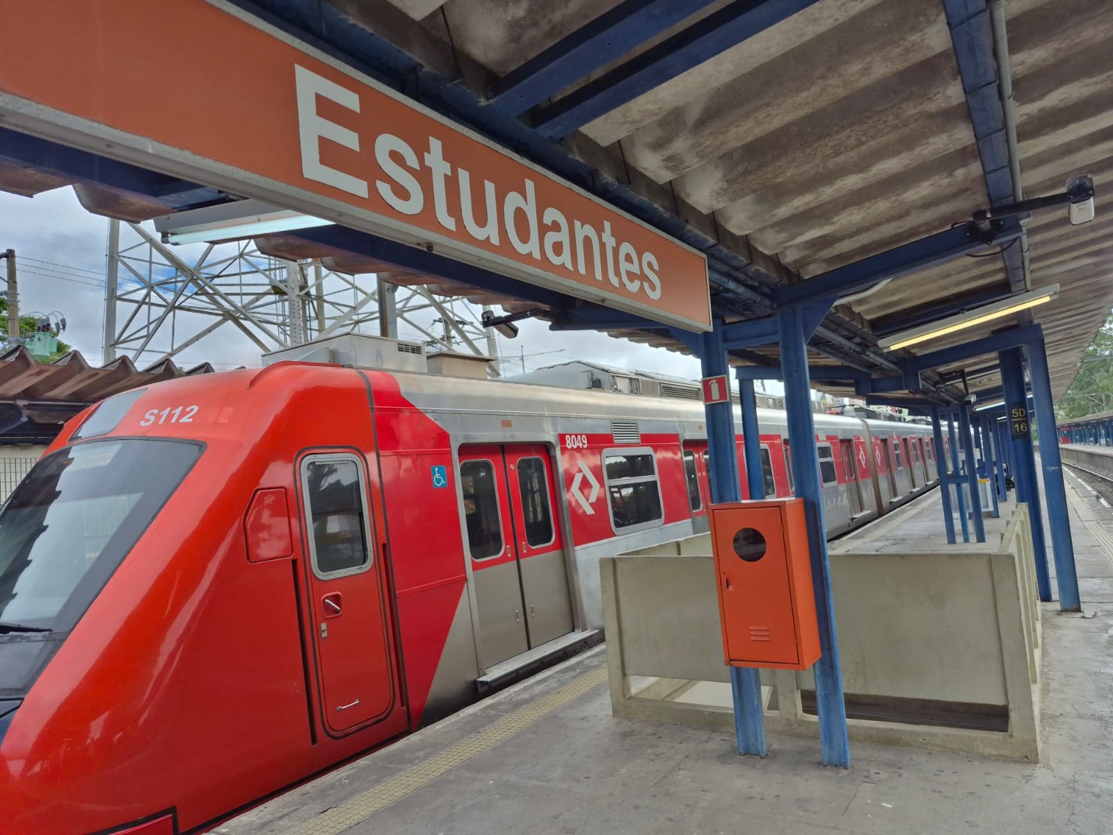 Falha em trem e sinalização causa atrasos na Linha 11-Coral da CPTM