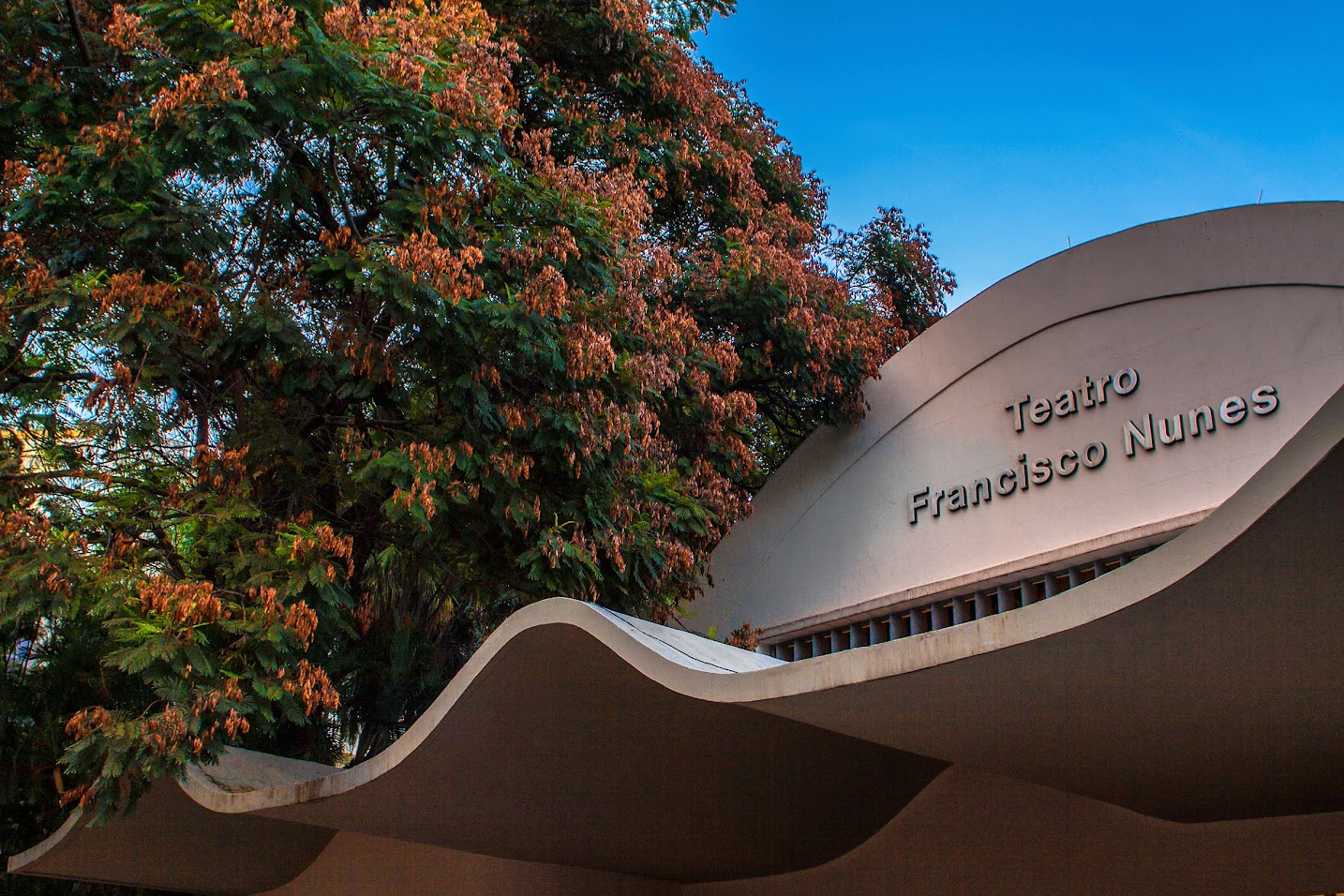 Teatro Francisco Nunes recebe espetáculo sobre transporte coletivo