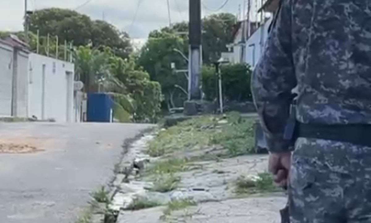 Suposto artefato explosivo é encontrado em rua na Zona Centro-Sul de Manaus; VÍDEO