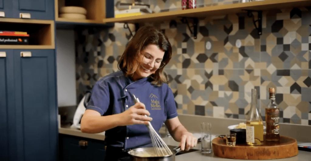 Dia do Fondue: Malu Mello mexe no clássico e acerta o ponto