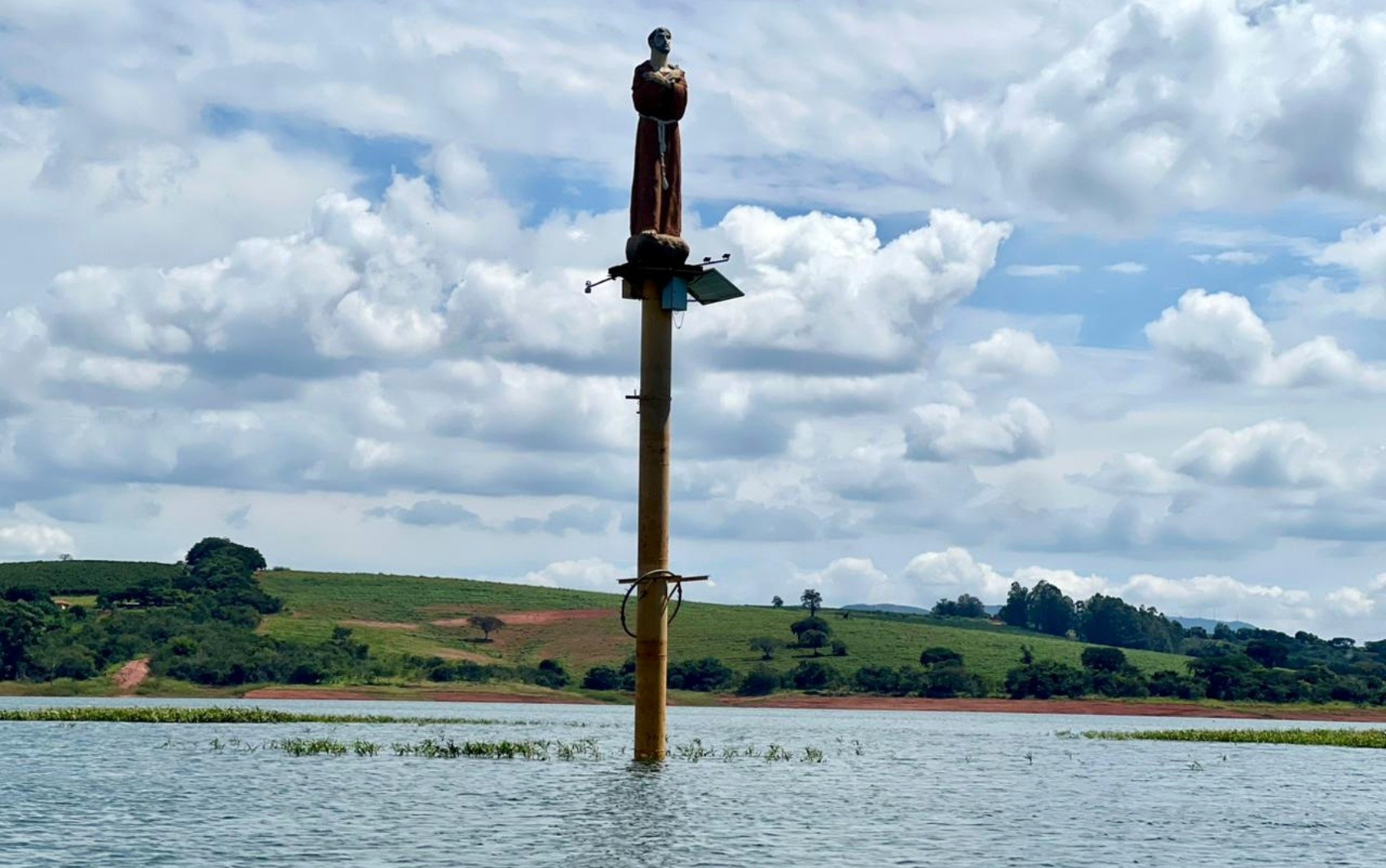 Imagem de São Francisco revela o passado submerso de cidade inundada pelo Lago de Furnas em MG