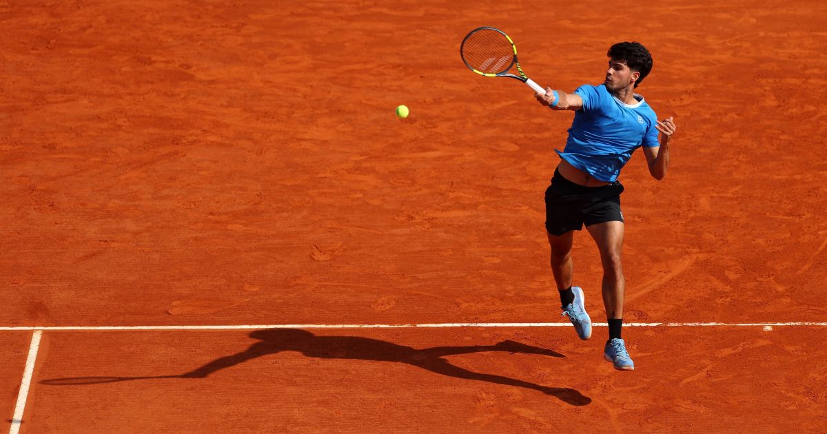 Alcaraz vence Vacherot e enfrenta Sinner na final de Monte Carlo