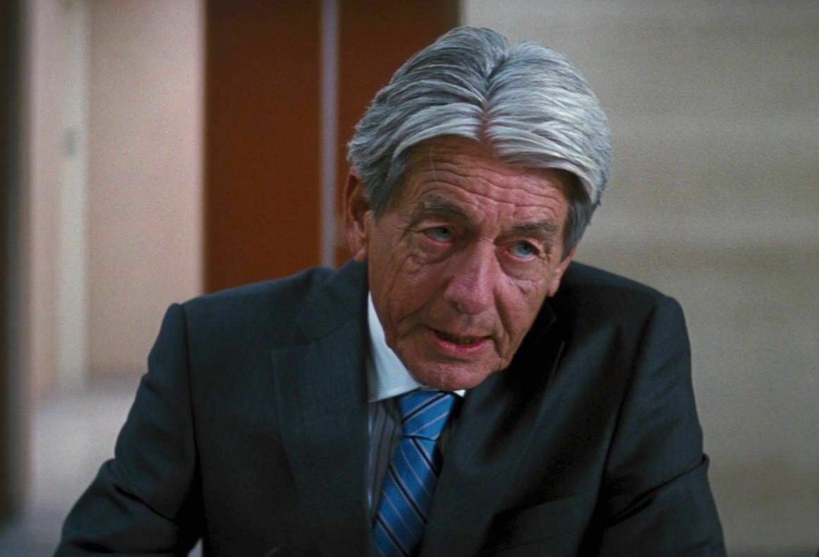 John Nolan, tio do diretor Christopher Nolan e ator em 'Batman Begins', morre aos 87 anos