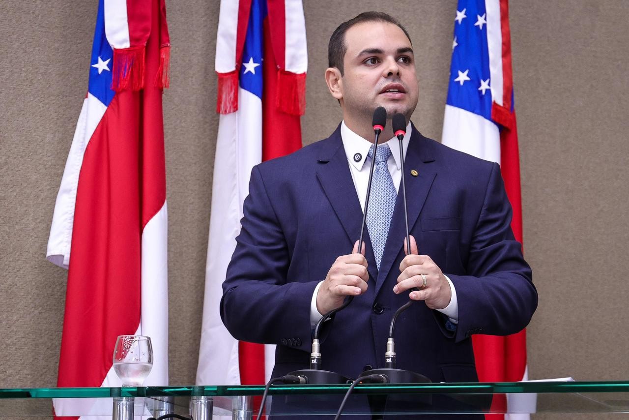 Roberto Cidade abre mão do salário de governador do Amazonas e mantém a remuneração como deputado