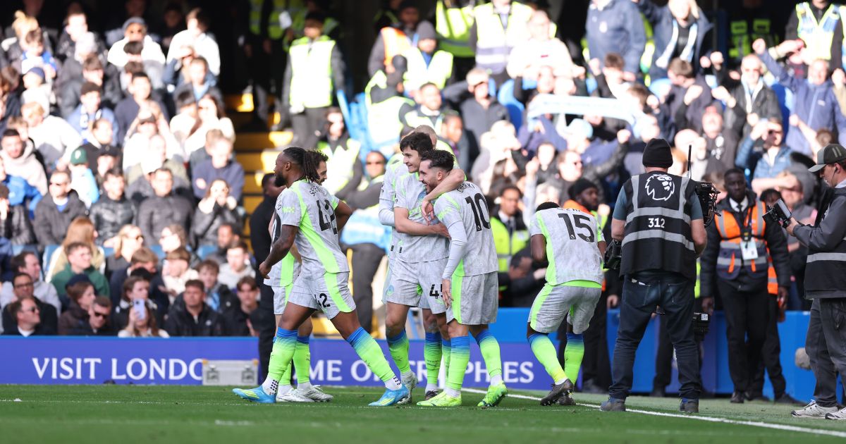 Manchester City atropela Chelsea e esquenta disputa pelo título inglês