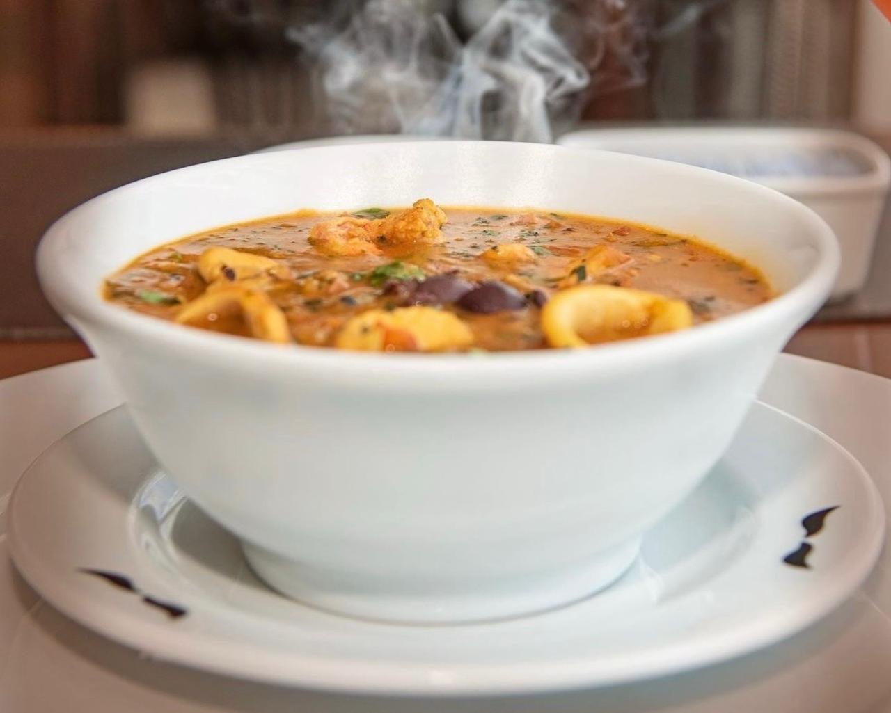 Adegão Português, no Rio de Janeiro, serve o tempo em colheradas