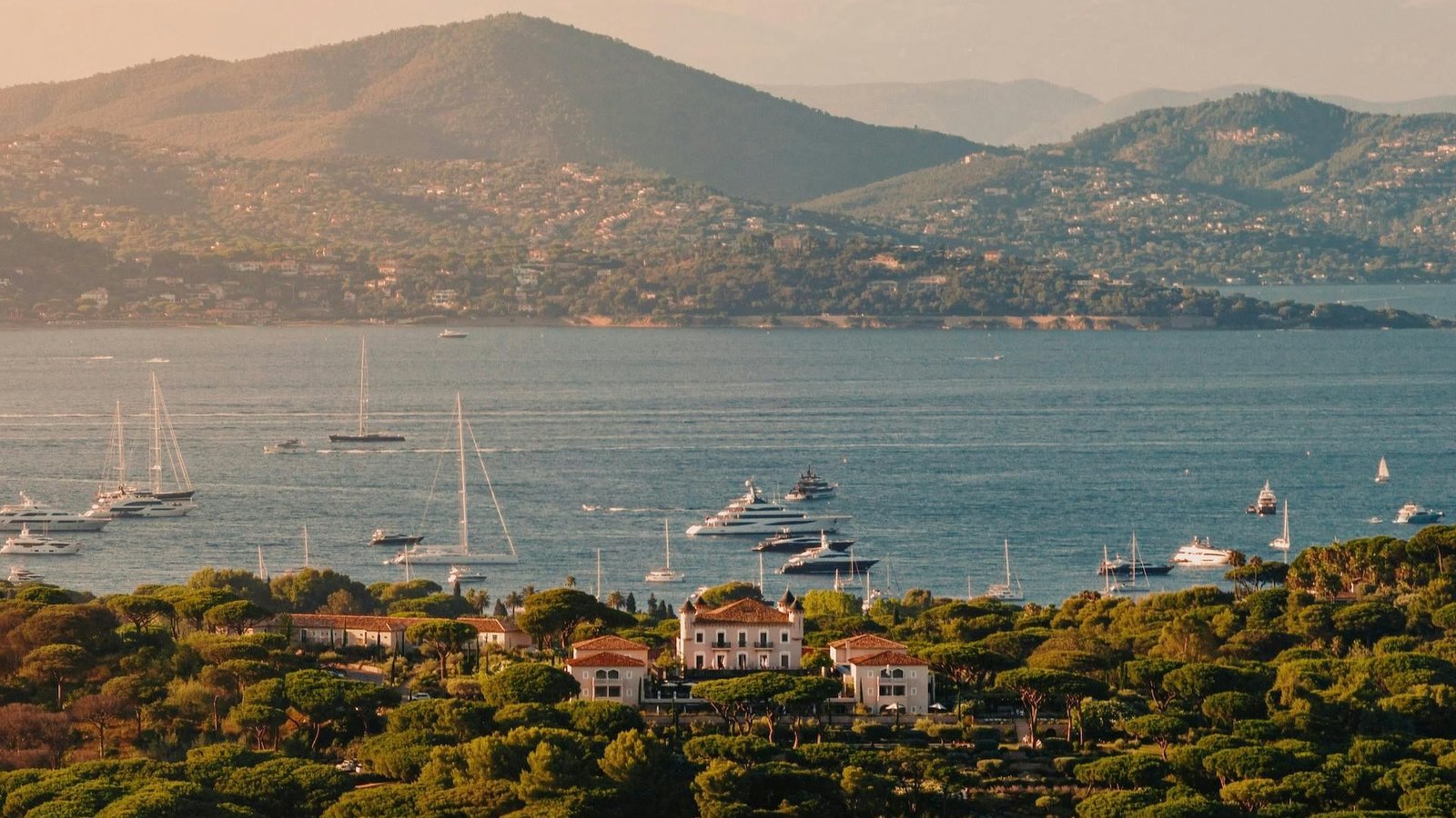 The White Lotus vai para Cannes! Saiba enredo e elenco da temporada 4