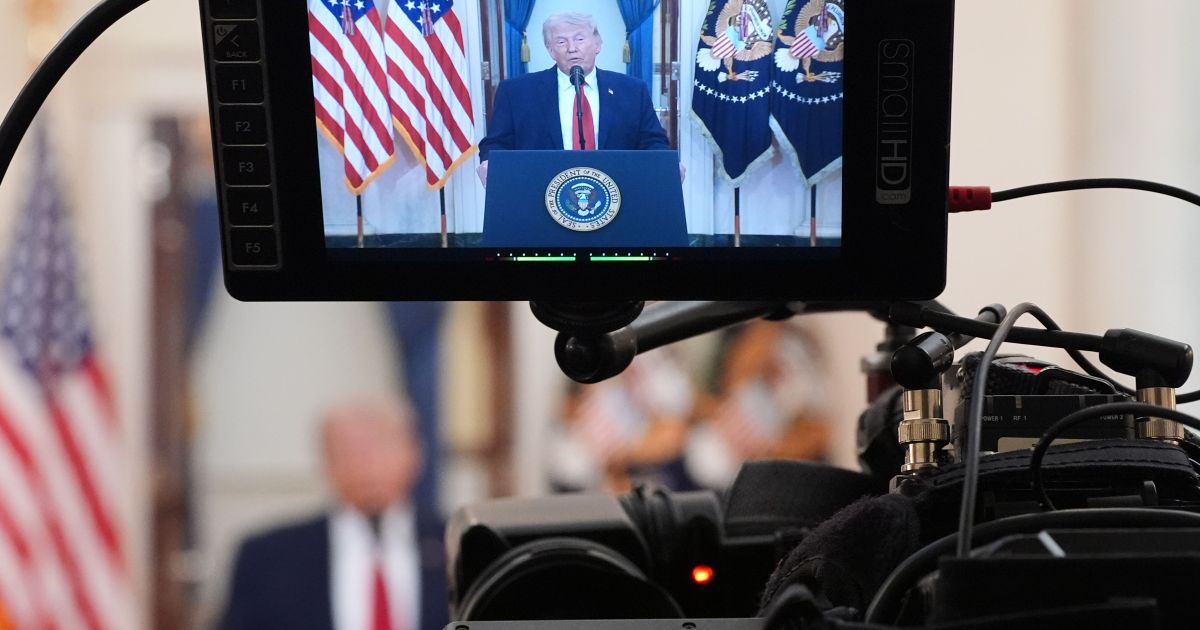 Trump mostra otimismo com negociações e Irã se diz comprometido com a paz