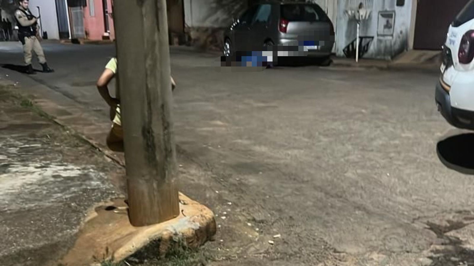 Atirador levou 10 segundos para distrair vítima com celular e matá-la à queima-roupa com 16 tiros em MG