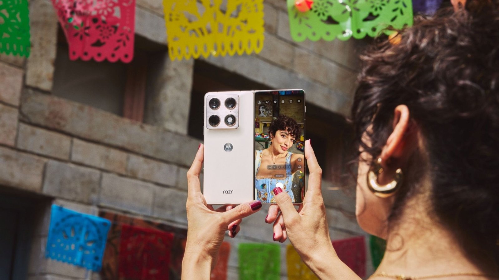 Motorola Razr Fold: pré-registro no Brasil dá cupom de R$ 2 mil e bônus na troca