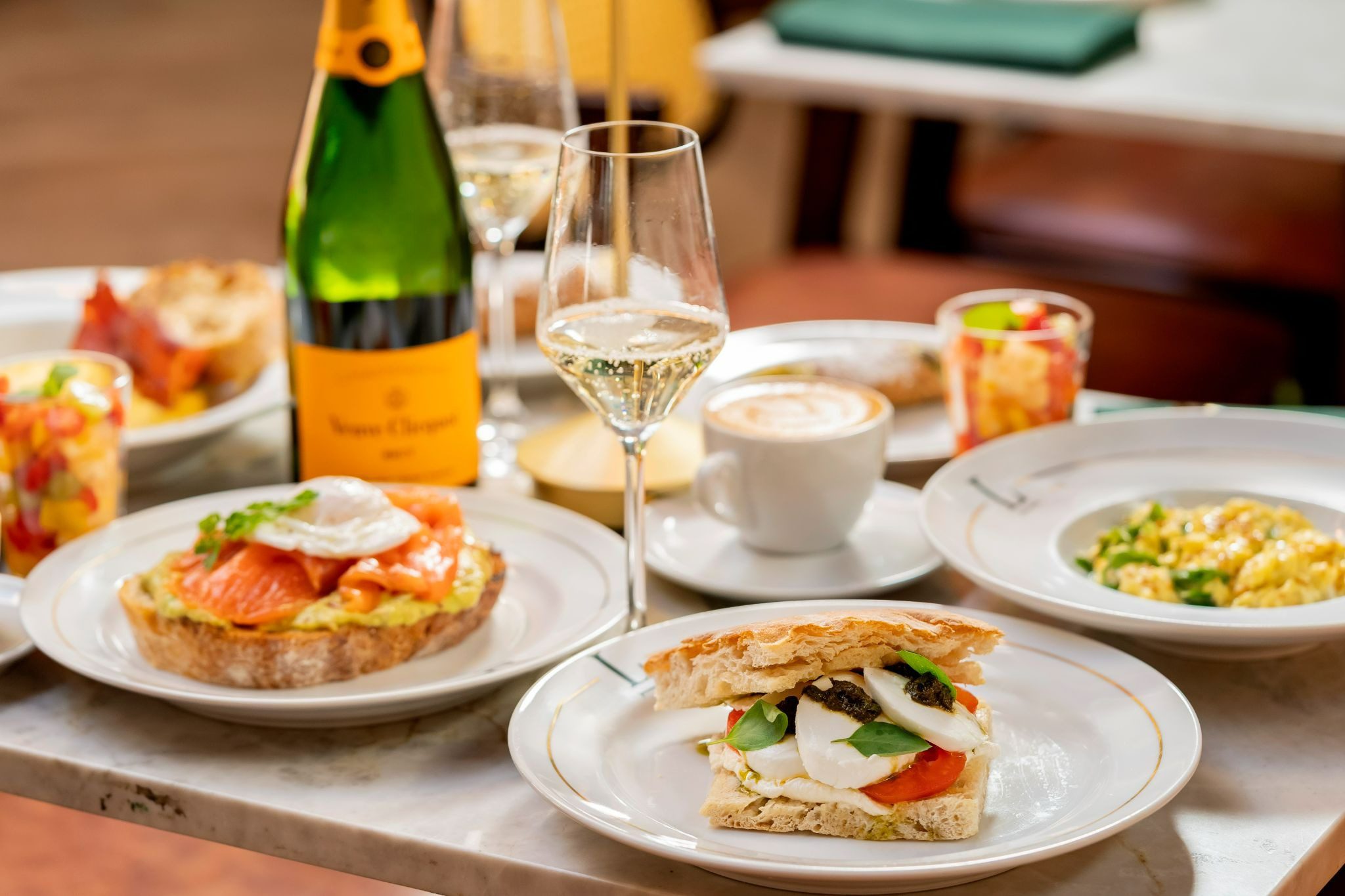 Brunch com borbulhas no Itaim