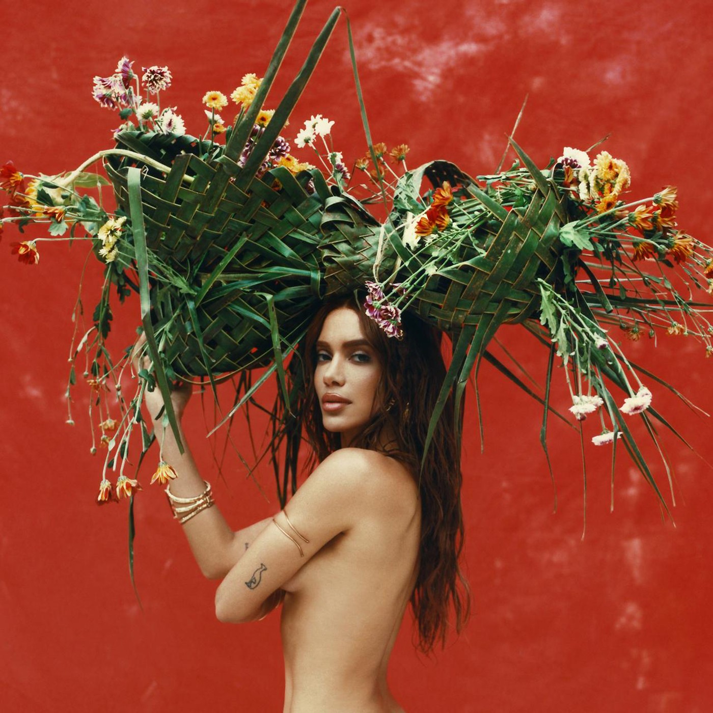 Em 'Equilibrivm', Anitta mostra sua melhor versão, mas ainda se atrapalha quando mira no exterior