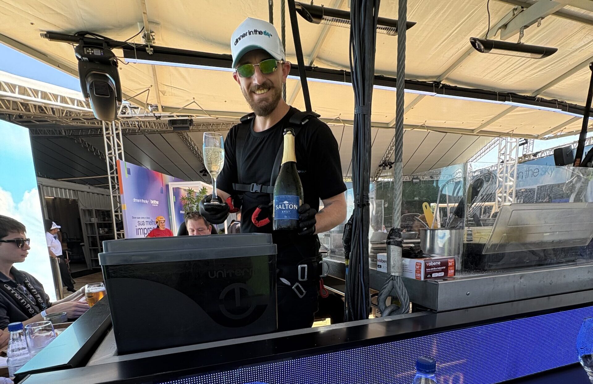 Dinner in the Sky: à mesa, mas fora do chão