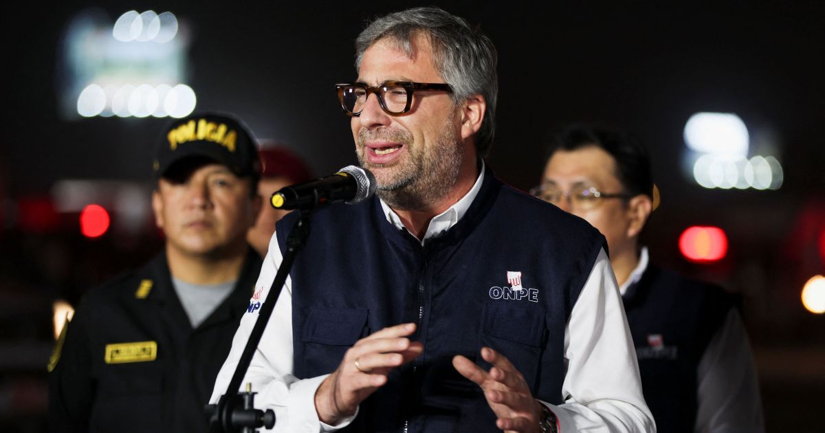 Cresce pressão por saída do chefe eleitoral do Peru com demora na apuração