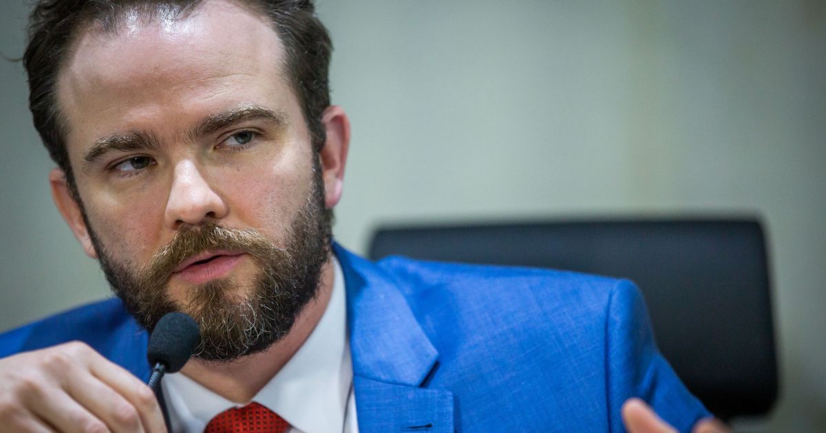 “Não acho que sejam organizações terroristas”, diz Durigan sobre PCC e CV