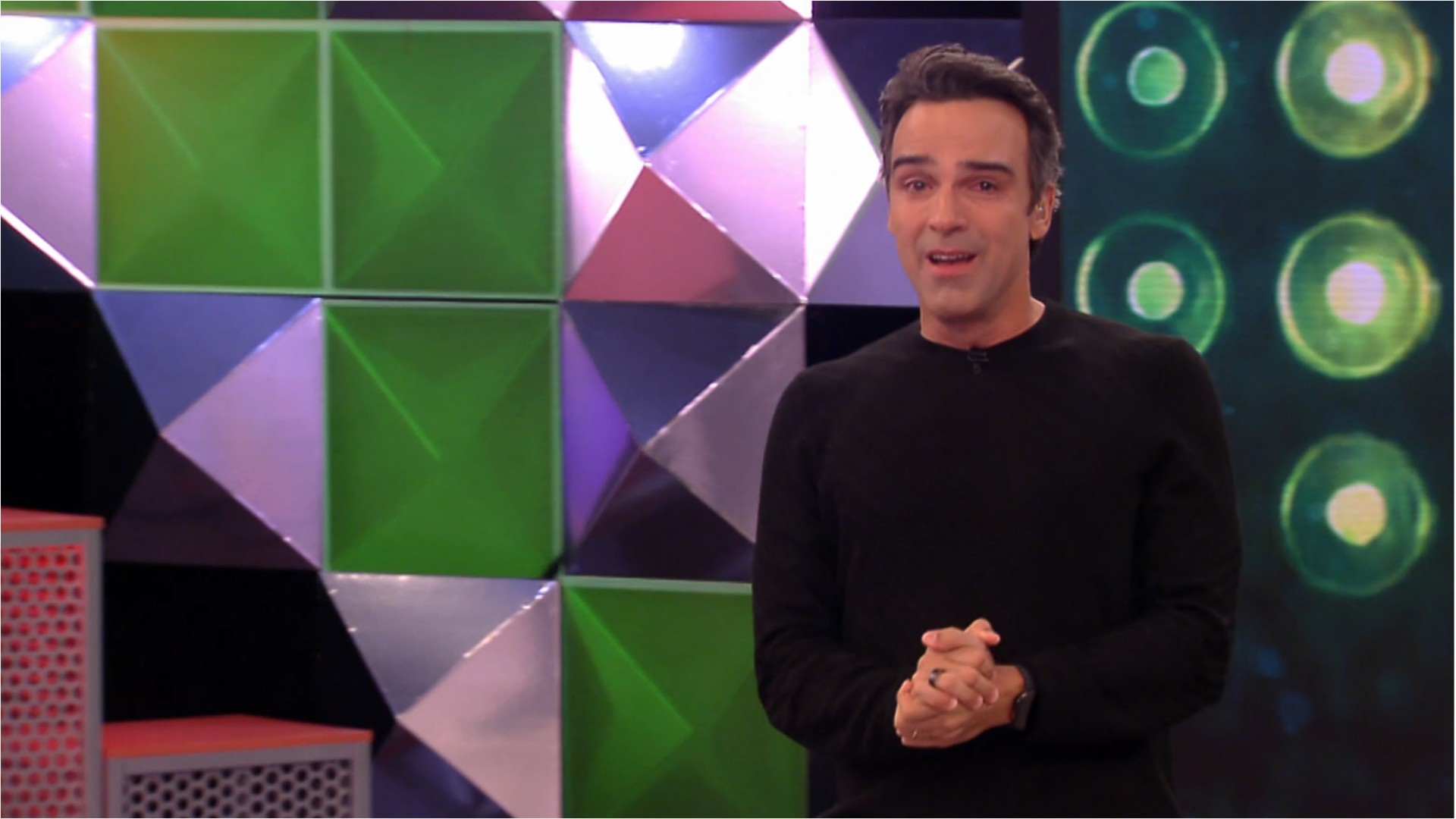 Chorando, Tadeu homenageia irmão 'BBB 26': 'Estou aqui para dar o meu melhor'