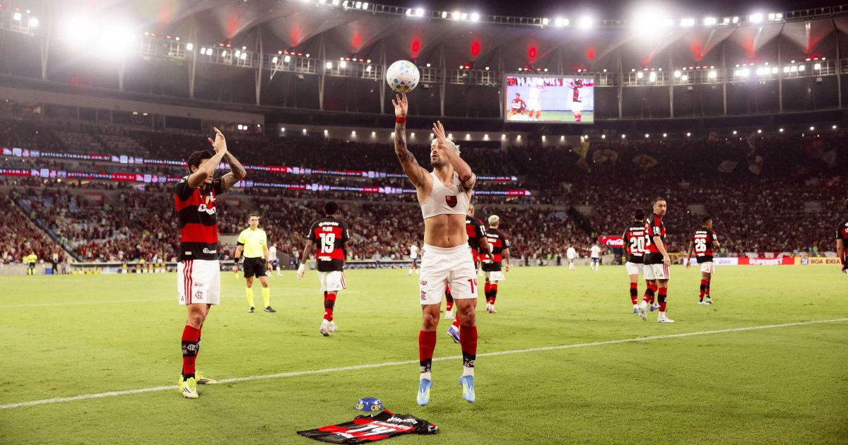 Arrascaeta chega à marca de 104 gols pelo Flamengo e homenageia Oscar