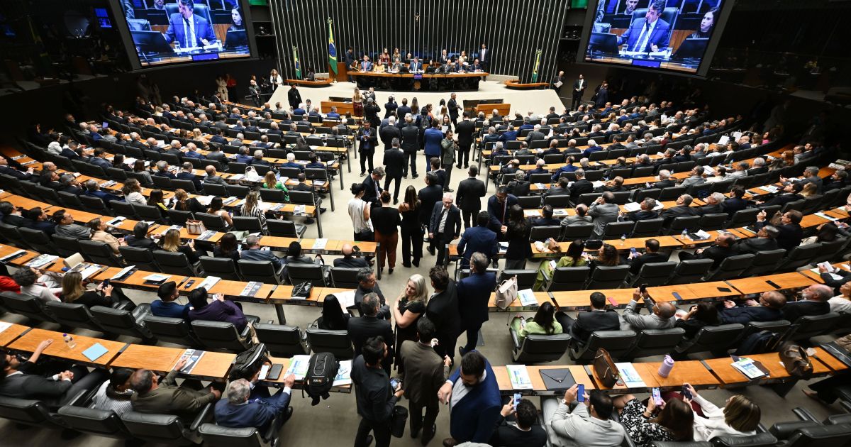 Análise: Setor empresarial não vai aceitar fim da 6×1 sem desoneração