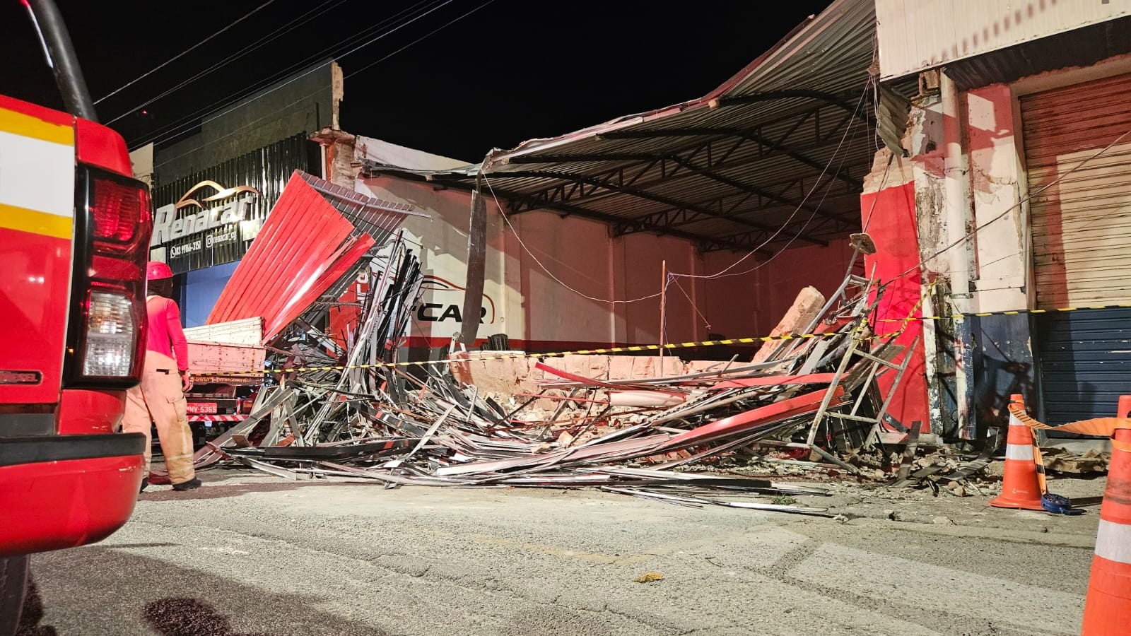 Defesa Civil aponta suportes inadequados e provisórios em estrutura que desabou e matou uma pessoa, em Campina Grande
