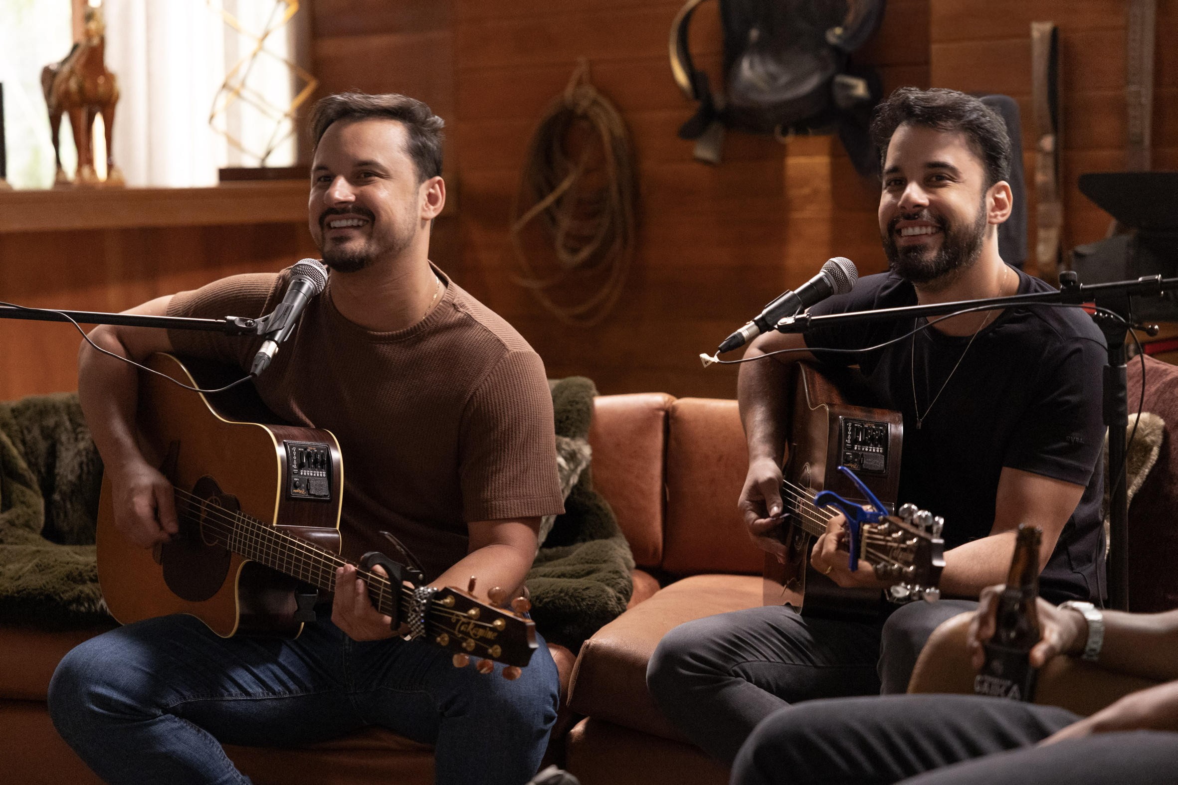 Sertanejos Clayton &amp; Romário revelam desejo de parceria no trap: 'Acho que daria certo'