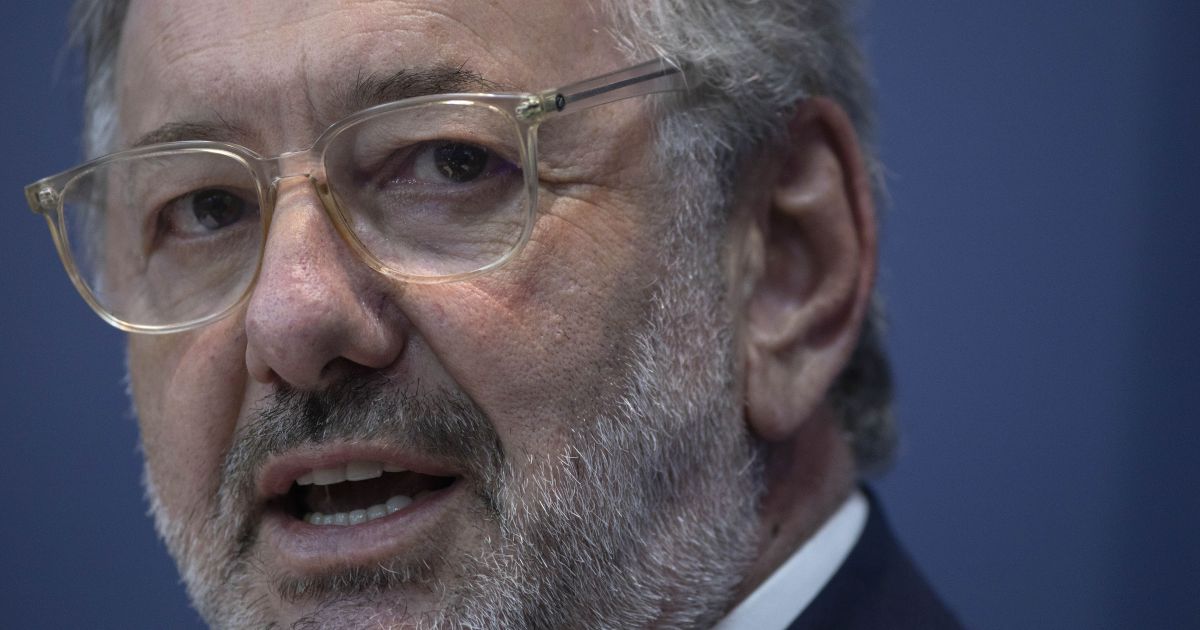 Ministro da Indústria contraria setor e nega alta de preços com fim da 6×1