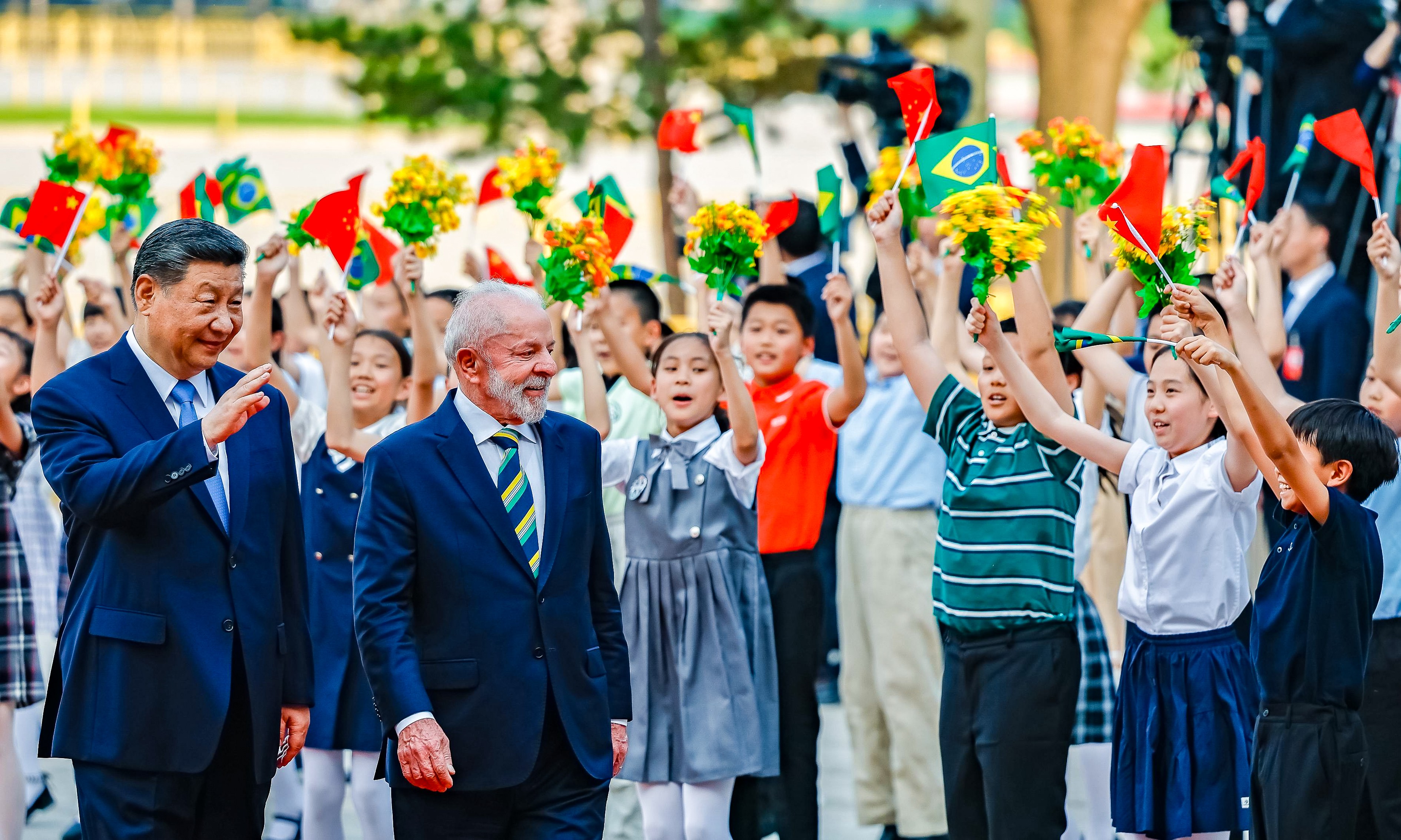 Pacotes de Inteligência Artificial expõem dilema do Brasil na disputa entre EUA e China