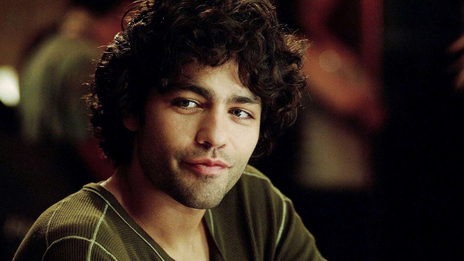 Por onde anda Adrian Grenier, de O Diabo Veste Prada?