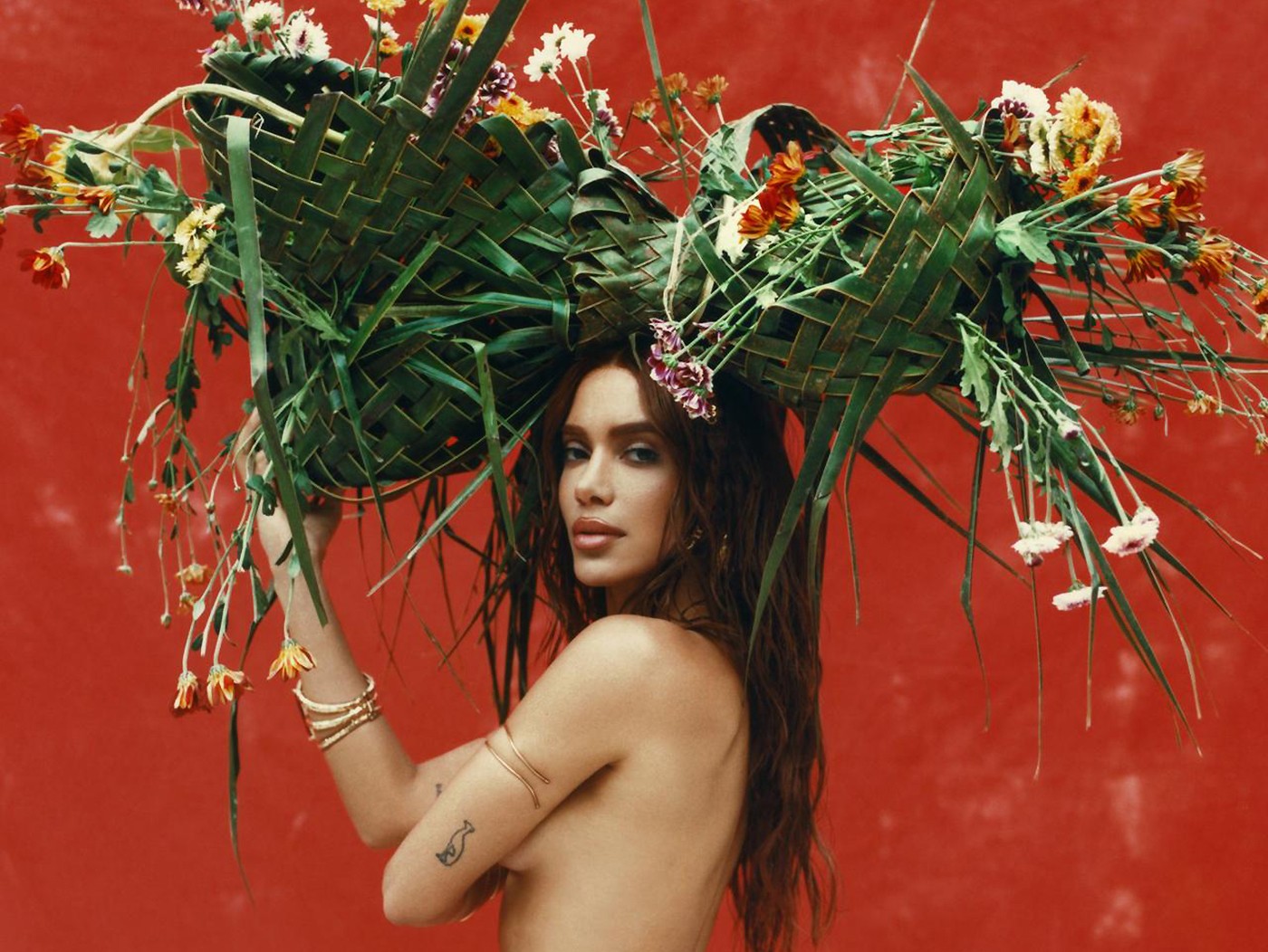 Anitta garimpa o ouro da existência na ruptura espiritual de 'Equilibrium', sem renegar o funk em álbum corajoso