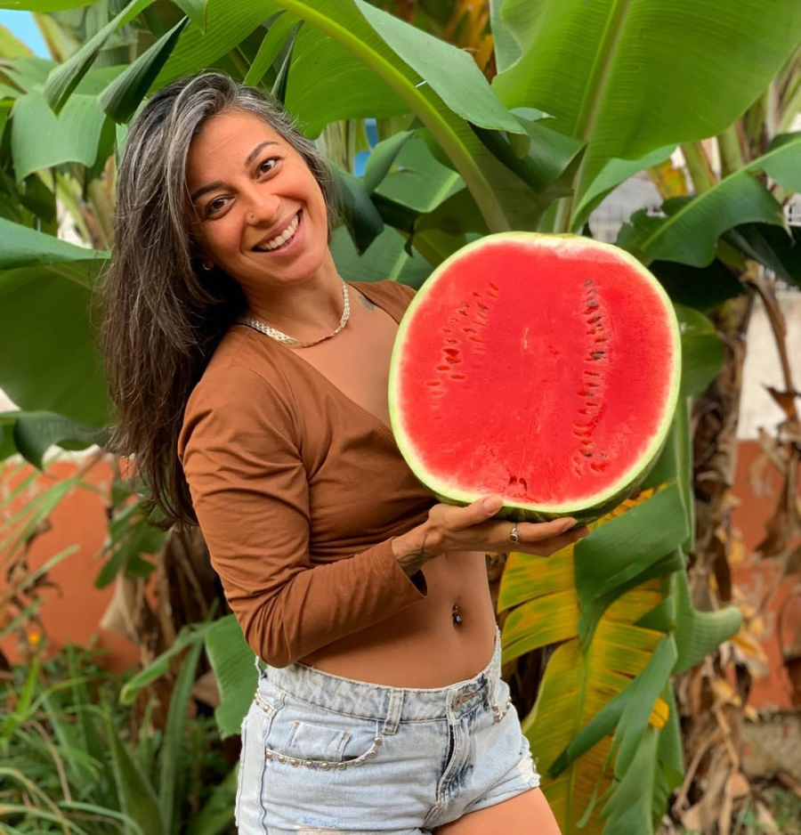 Ex-vegana surpreende nas redes ao relatar mudança para a dieta carnívora