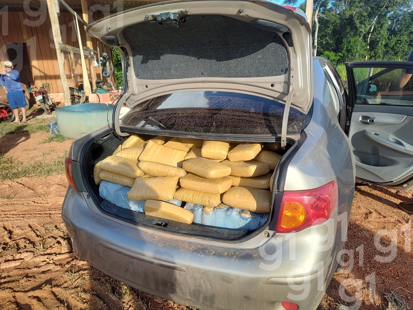 Cerca de 200 kg de drogas são apreendidos em veículo no interior do Acre