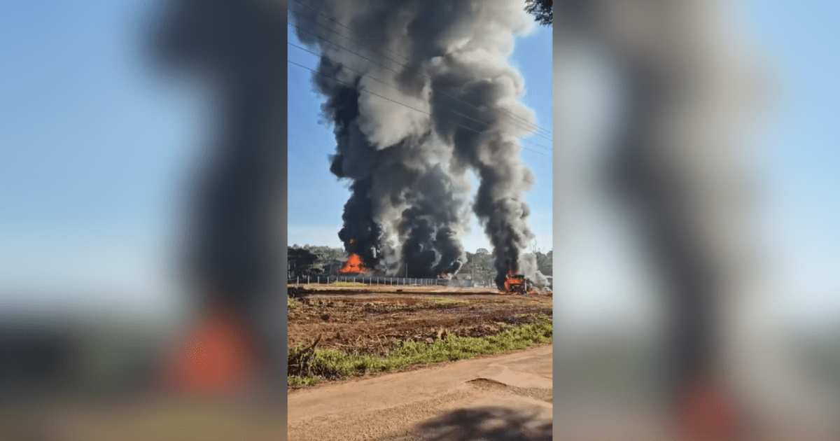 Incêndio atinge seis caminhões dentro de galpão em Jarinu (SP); veja vídeo