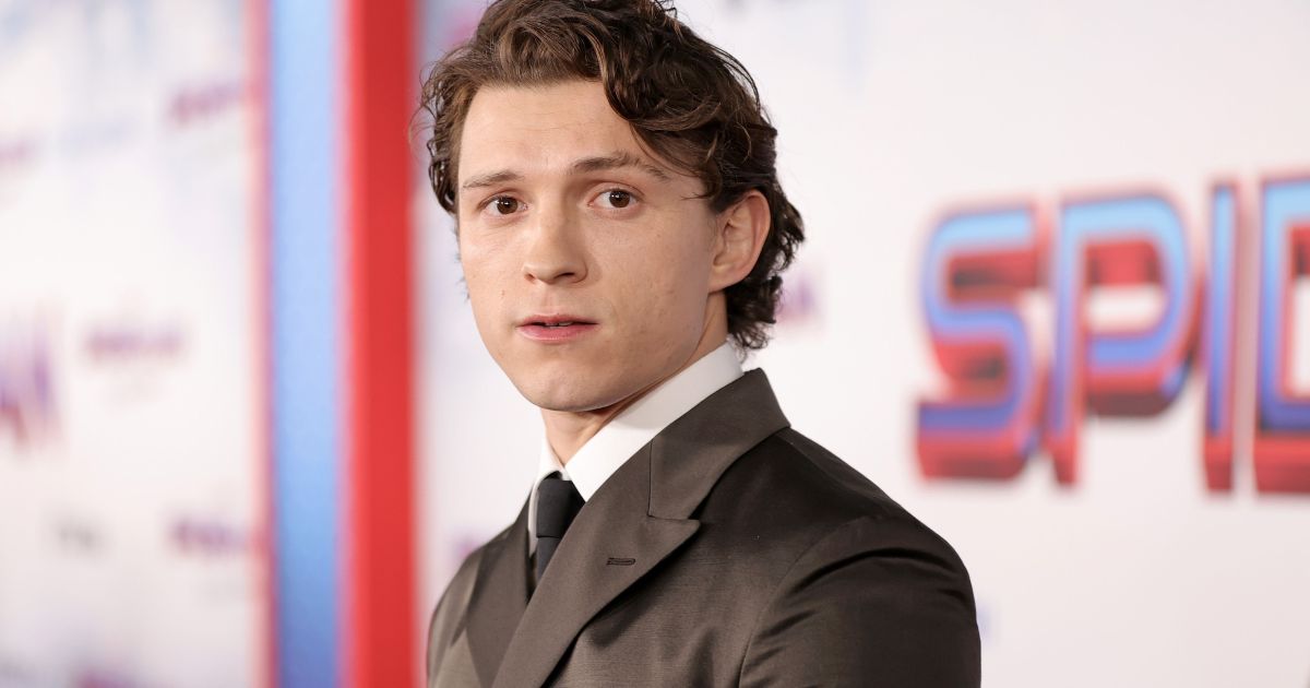Tom Holland diz que problemas com álcool atrapalharam sua carreira