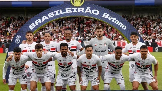 Titular do São Paulo sente lesão e é substituído contra o Bahia