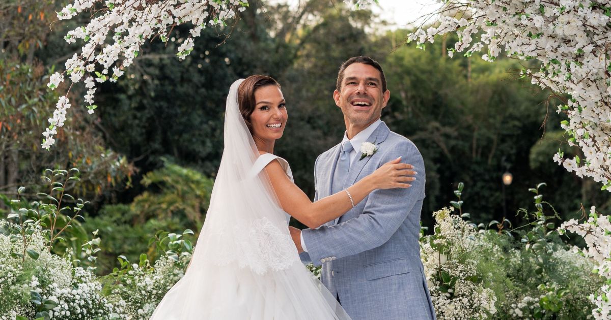 Marcus Buaiz homenageia Isis Valverde em aniversário de casamento