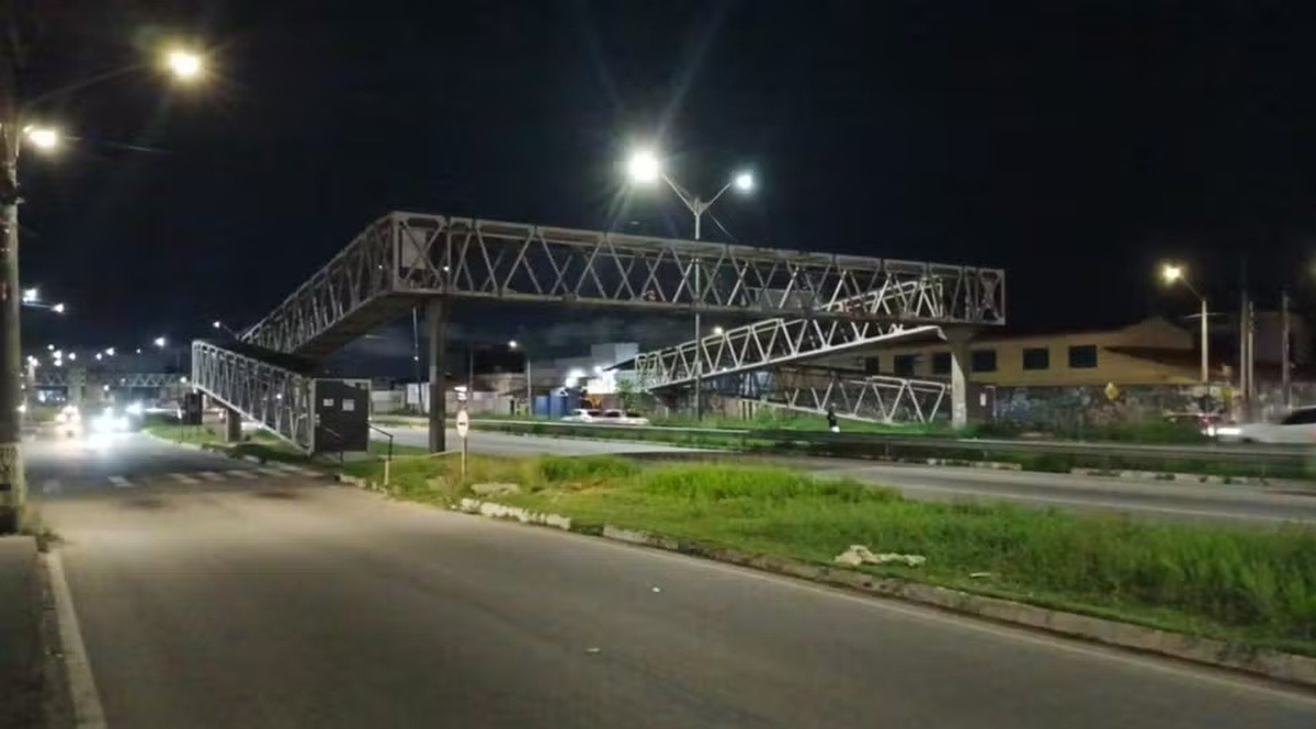 Mulher morre após ser atropelada duas vezes ao atravessar a BR-101, em Rio Bonito