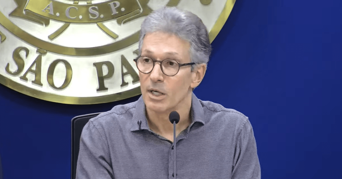 Zema alfineta Flávio Bolsonaro: “Tive que ralar, não tenho o rabo preso”