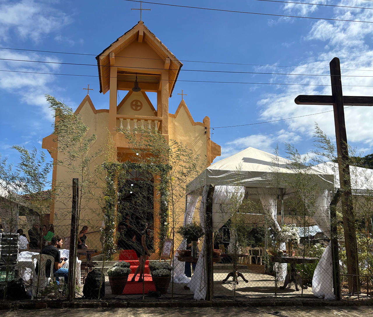 O casamento na Capelinha do Mandembo