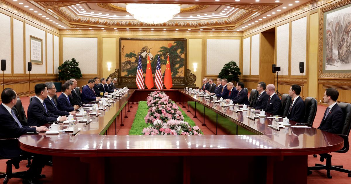 Trump e Xi Jinping iniciam reunião bilateral em Pequim