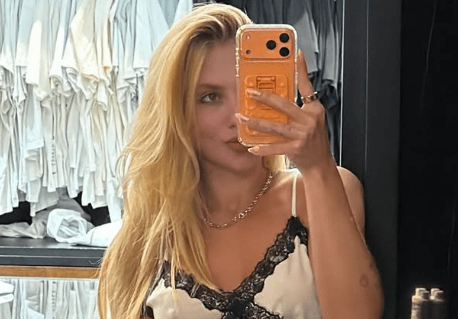 Virginia posa de baby doll no quarto de Vini Jr. após boatos de crise