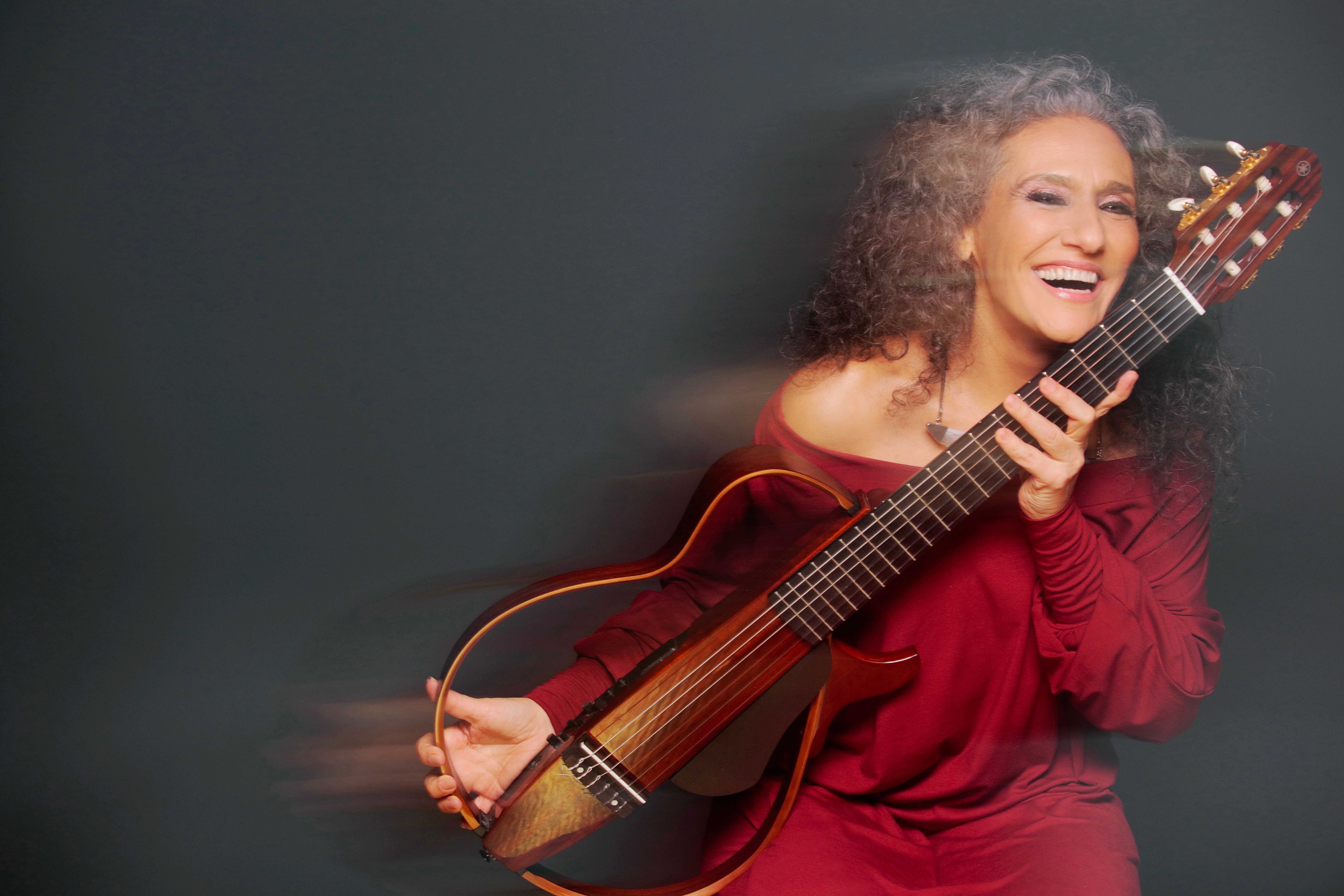 Badi Assad revisa '35 anos musicais' em álbum em que aborda Caymmi, Chico Buarque, Gonzaguinha e Tom Jobim